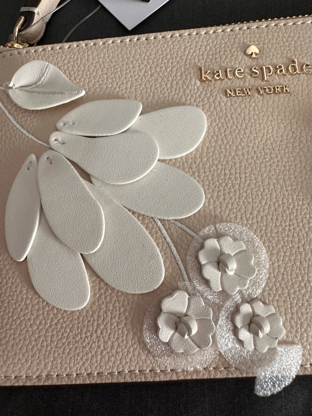 NWT kate spade beige floral appliqué wristlet clutch
